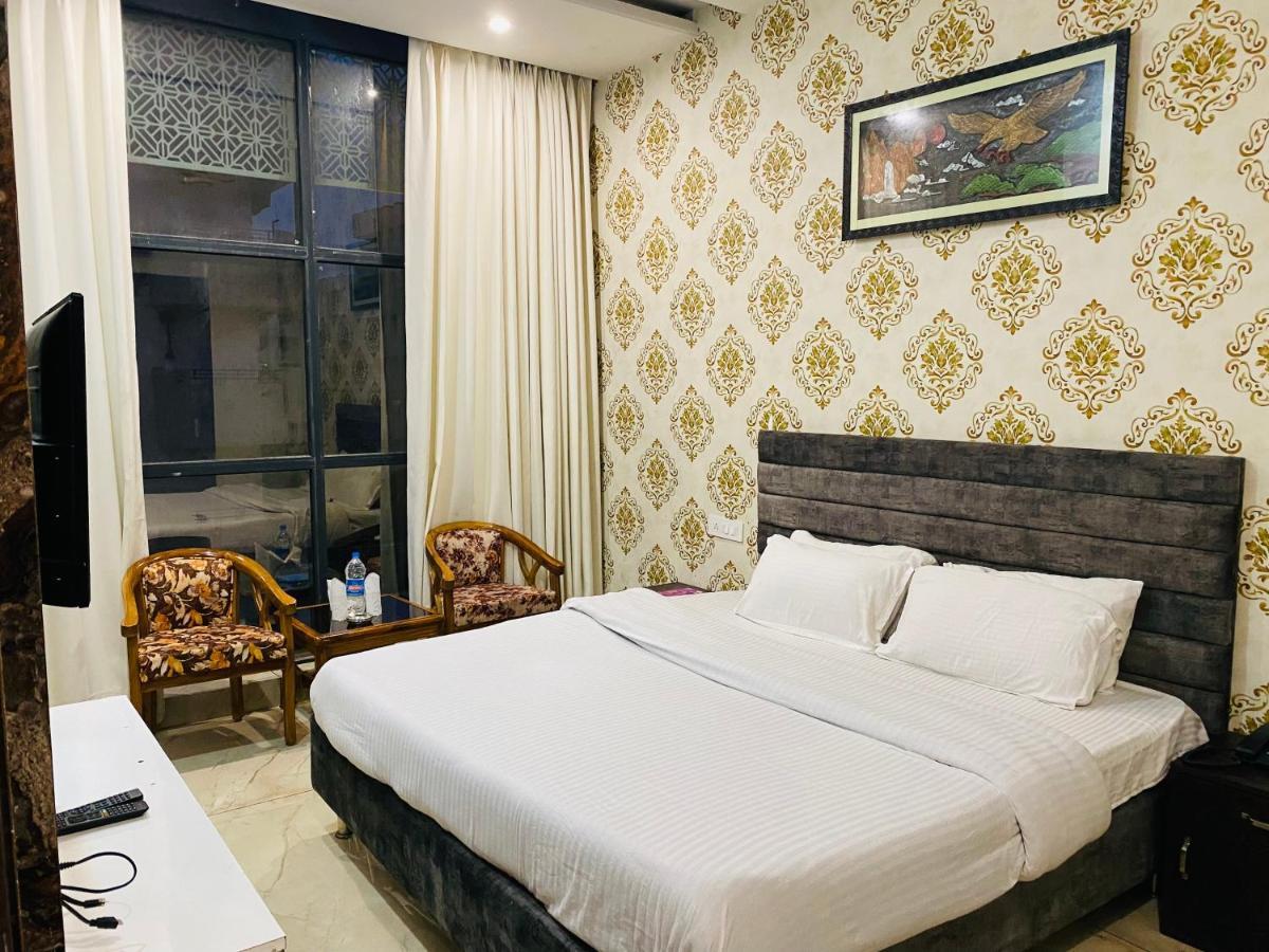 Hotel Hollywood - Family Hotel Zirakpur Екстериор снимка